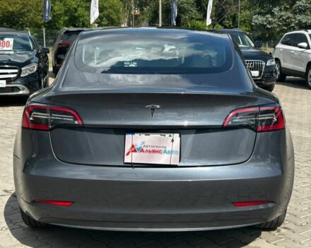 Серый Тесла Модель 3, объемом двигателя 6.3 л и пробегом 11 тыс. км за 20400 $, фото 5 на Automoto.ua