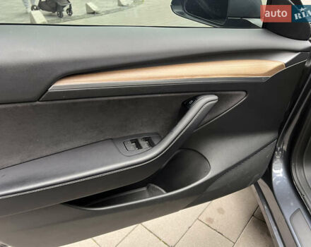 Серый Тесла Модель 3, объемом двигателя 0 л и пробегом 130 тыс. км за 21500 $, фото 12 на Automoto.ua