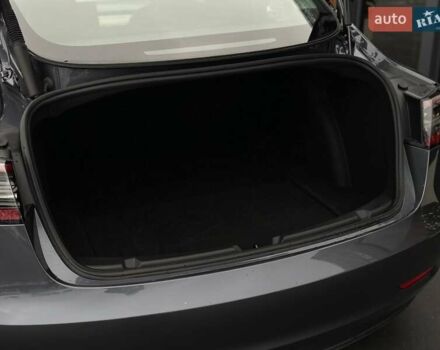 Серый Тесла Модель 3, объемом двигателя 0 л и пробегом 4 тыс. км за 20793 $, фото 37 на Automoto.ua