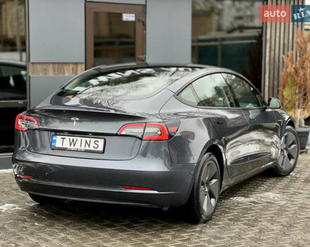 Серый Тесла Модель 3, объемом двигателя 0 л и пробегом 22 тыс. км за 24900 $, фото 3 на Automoto.ua