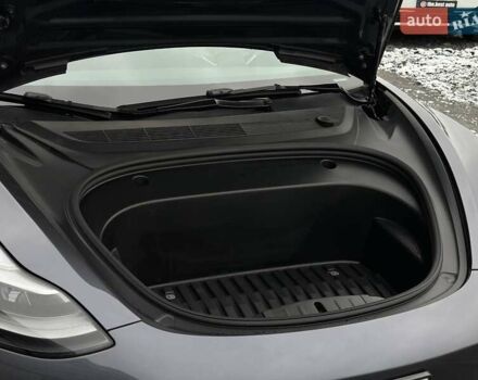 Серый Тесла Модель 3, объемом двигателя 0 л и пробегом 4 тыс. км за 20793 $, фото 43 на Automoto.ua