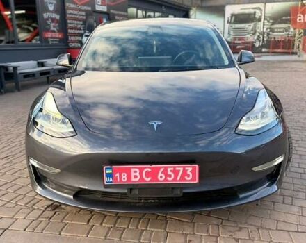 Серый Тесла Модель 3, объемом двигателя 0 л и пробегом 38 тыс. км за 25750 $, фото 3 на Automoto.ua