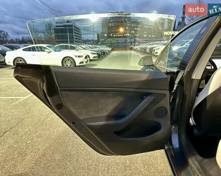 Сірий Тесла Модель 3, об'ємом двигуна 0 л та пробігом 28 тис. км за 26999 $, фото 36 на Automoto.ua