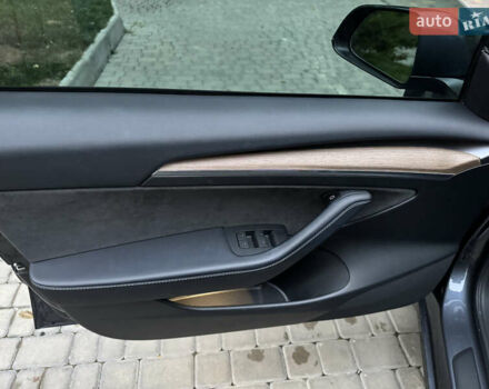 Сірий Тесла Модель 3, об'ємом двигуна 0 л та пробігом 28 тис. км за 23900 $, фото 25 на Automoto.ua