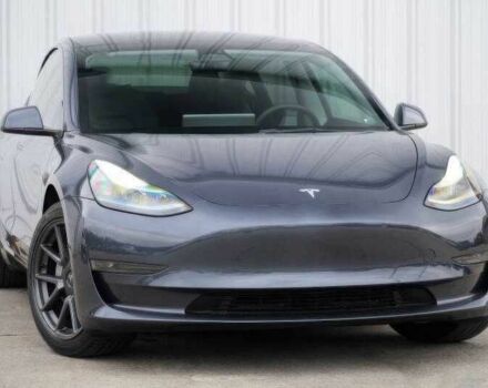 Серый Тесла Модель 3, объемом двигателя 0 л и пробегом 19 тыс. км за 13000 $, фото 2 на Automoto.ua