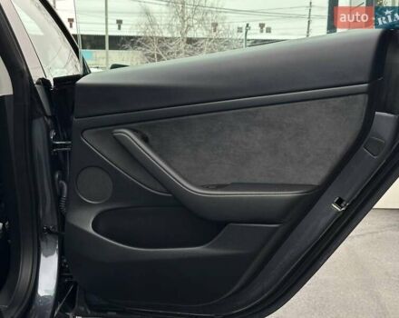 Серый Тесла Модель 3, объемом двигателя 0 л и пробегом 4 тыс. км за 20793 $, фото 29 на Automoto.ua