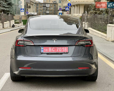 Серый Тесла Модель 3, объемом двигателя 0 л и пробегом 130 тыс. км за 21500 $, фото 8 на Automoto.ua