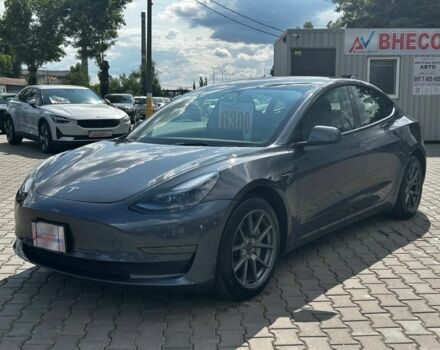 Серый Тесла Модель 3, объемом двигателя 6.3 л и пробегом 11 тыс. км за 20400 $, фото 2 на Automoto.ua