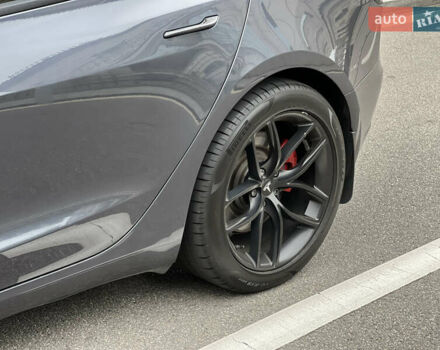 Серый Тесла Модель 3, объемом двигателя 0 л и пробегом 130 тыс. км за 21500 $, фото 13 на Automoto.ua