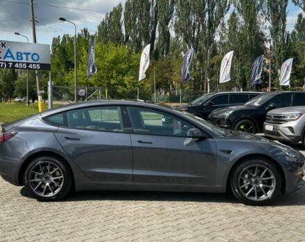 Серый Тесла Модель 3, объемом двигателя 6.3 л и пробегом 11 тыс. км за 20400 $, фото 7 на Automoto.ua