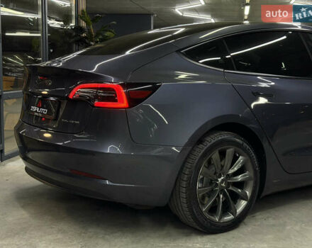 Серый Тесла Модель 3, объемом двигателя 0 л и пробегом 88 тыс. км за 20900 $, фото 16 на Automoto.ua