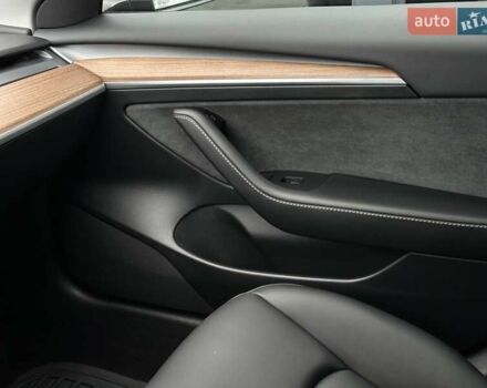 Серый Тесла Модель 3, объемом двигателя 0 л и пробегом 4 тыс. км за 20793 $, фото 20 на Automoto.ua