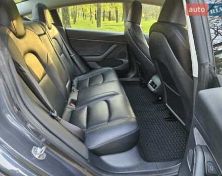 Серый Тесла Модель 3, объемом двигателя 0 л и пробегом 52 тыс. км за 21490 $, фото 16 на Automoto.ua