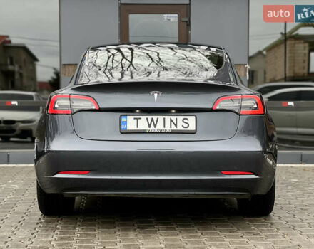 Серый Тесла Модель 3, объемом двигателя 0 л и пробегом 22 тыс. км за 24900 $, фото 4 на Automoto.ua