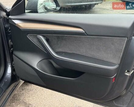 Серый Тесла Модель 3, объемом двигателя 0 л и пробегом 39 тыс. км за 23290 $, фото 23 на Automoto.ua