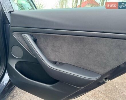 Серый Тесла Модель 3, объемом двигателя 0 л и пробегом 31 тыс. км за 25990 $, фото 25 на Automoto.ua