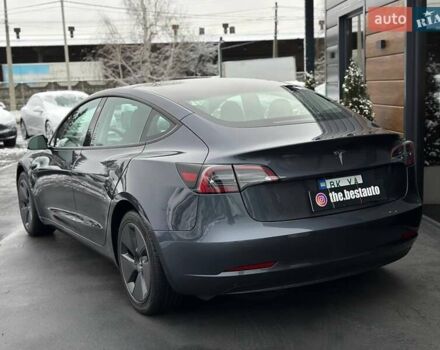 Серый Тесла Модель 3, объемом двигателя 0 л и пробегом 4 тыс. км за 20793 $, фото 4 на Automoto.ua