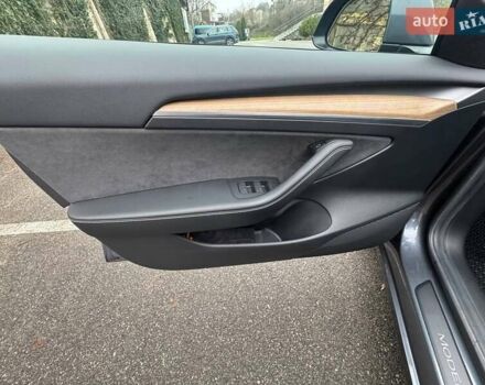 Серый Тесла Модель 3, объемом двигателя 0 л и пробегом 49 тыс. км за 24200 $, фото 23 на Automoto.ua