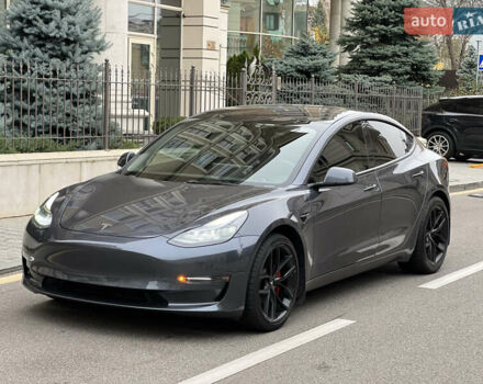 Серый Тесла Модель 3, объемом двигателя 0 л и пробегом 130 тыс. км за 21500 $, фото 1 на Automoto.ua