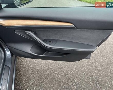 Серый Тесла Модель 3, объемом двигателя 0 л и пробегом 49 тыс. км за 24200 $, фото 36 на Automoto.ua