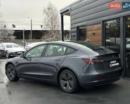 Серый Тесла Модель 3, объемом двигателя 0 л и пробегом 4 тыс. км за 20793 $, фото 3 на Automoto.ua