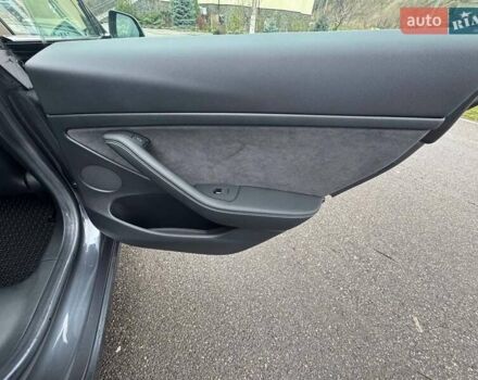 Серый Тесла Модель 3, объемом двигателя 0 л и пробегом 49 тыс. км за 24200 $, фото 31 на Automoto.ua