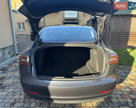 Серый Тесла Модель 3, объемом двигателя 0 л и пробегом 45 тыс. км за 23499 $, фото 5 на Automoto.ua