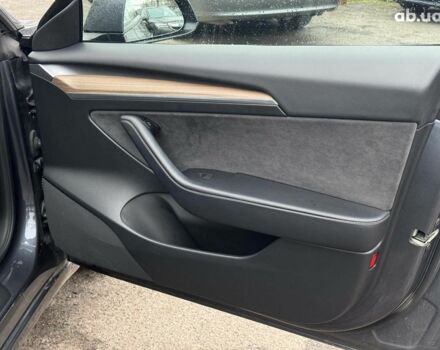 Серый Тесла Модель 3, объемом двигателя 0 л и пробегом 39 тыс. км за 23290 $, фото 22 на Automoto.ua