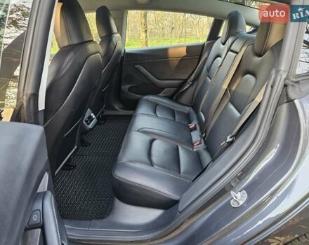 Серый Тесла Модель 3, объемом двигателя 0 л и пробегом 52 тыс. км за 21490 $, фото 15 на Automoto.ua