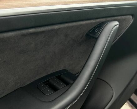 Серый Тесла Модель 3, объемом двигателя 6.3 л и пробегом 11 тыс. км за 20400 $, фото 9 на Automoto.ua