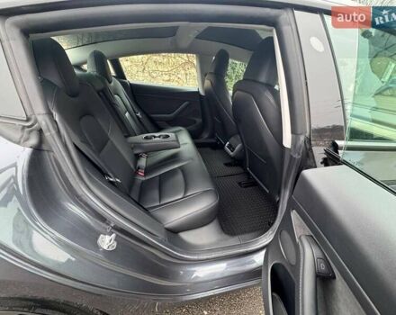 Серый Тесла Модель 3, объемом двигателя 0 л и пробегом 49 тыс. км за 24200 $, фото 32 на Automoto.ua