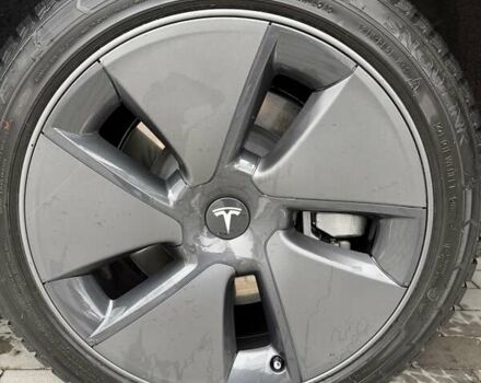 Серый Тесла Модель 3, объемом двигателя 0 л и пробегом 49 тыс. км за 21000 $, фото 4 на Automoto.ua