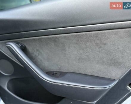 Сірий Тесла Модель 3, об'ємом двигуна 0 л та пробігом 92 тис. км за 21800 $, фото 67 на Automoto.ua