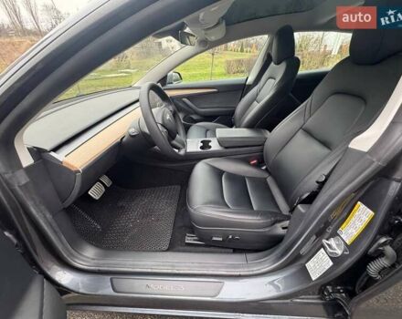 Серый Тесла Модель 3, объемом двигателя 0 л и пробегом 49 тыс. км за 24200 $, фото 24 на Automoto.ua