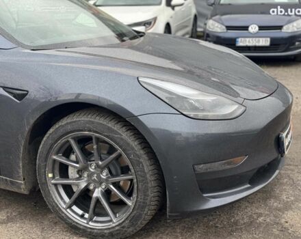 Серый Тесла Модель 3, объемом двигателя 0 л и пробегом 39 тыс. км за 23290 $, фото 3 на Automoto.ua