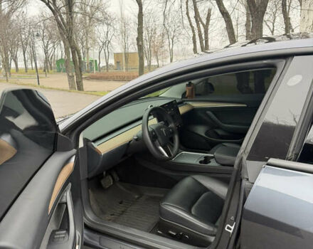 Серый Тесла Модель 3, объемом двигателя 0 л и пробегом 69 тыс. км за 25600 $, фото 5 на Automoto.ua