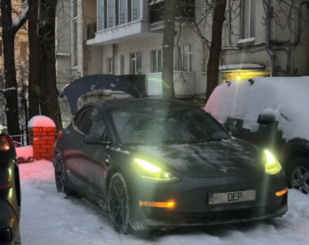 Серый Тесла Модель 3, объемом двигателя 0 л и пробегом 35 тыс. км за 22000 $, фото 3 на Automoto.ua
