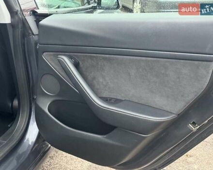 Серый Тесла Модель 3, объемом двигателя 0 л и пробегом 39 тыс. км за 23290 $, фото 21 на Automoto.ua