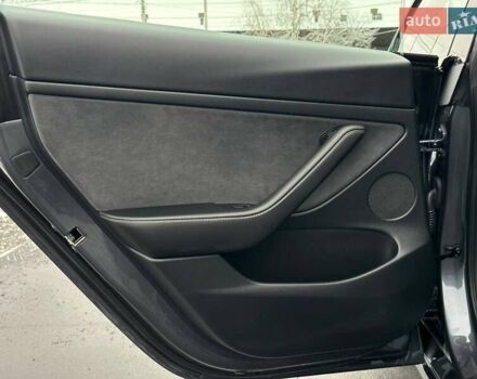 Серый Тесла Модель 3, объемом двигателя 0 л и пробегом 4 тыс. км за 20793 $, фото 24 на Automoto.ua