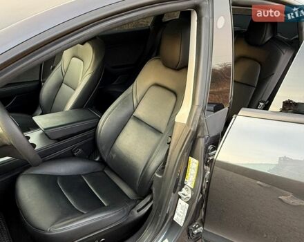 Серый Тесла Модель 3, объемом двигателя 0 л и пробегом 42 тыс. км за 19500 $, фото 46 на Automoto.ua