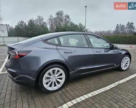 Серый Тесла Модель 3, объемом двигателя 0 л и пробегом 39 тыс. км за 22550 $, фото 3 на Automoto.ua
