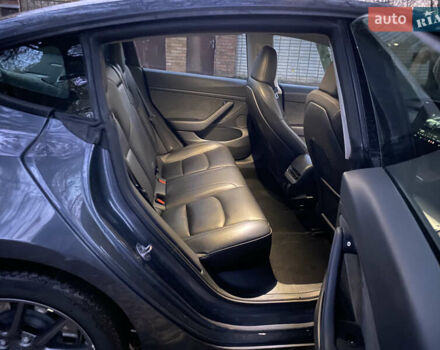 Серый Тесла Модель 3, объемом двигателя 0 л и пробегом 38 тыс. км за 25000 $, фото 6 на Automoto.ua