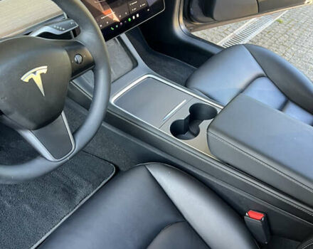 Серый Тесла Модель 3, объемом двигателя 0 л и пробегом 43 тыс. км за 23500 $, фото 5 на Automoto.ua