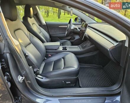 Серый Тесла Модель 3, объемом двигателя 0 л и пробегом 52 тыс. км за 21490 $, фото 17 на Automoto.ua