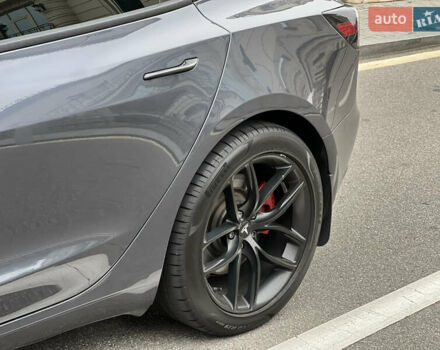 Серый Тесла Модель 3, объемом двигателя 0 л и пробегом 130 тыс. км за 21500 $, фото 14 на Automoto.ua
