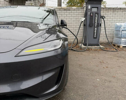 Серый Тесла Модель 3, объемом двигателя 0 л и пробегом 23 тыс. км за 31000 $, фото 1 на Automoto.ua