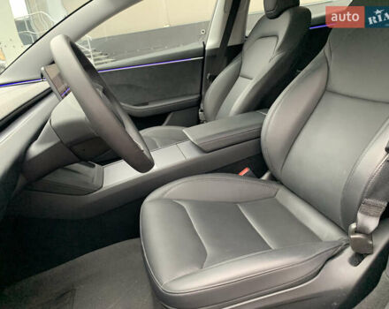 Серый Тесла Модель 3, объемом двигателя 0 л и пробегом 22 тыс. км за 32500 $, фото 32 на Automoto.ua