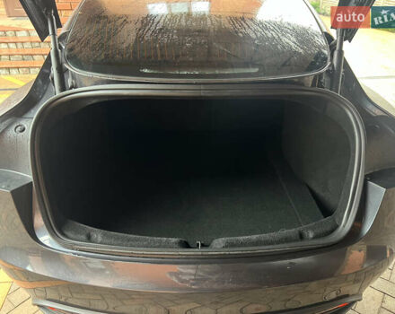 Серый Тесла Модель 3, объемом двигателя 0 л и пробегом 29 тыс. км за 27000 $, фото 13 на Automoto.ua