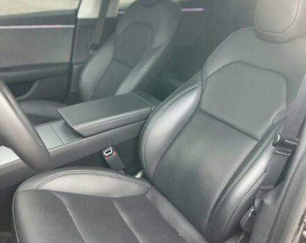 Серый Тесла Модель 3, объемом двигателя 0 л и пробегом 10 тыс. км за 27000 $, фото 24 на Automoto.ua