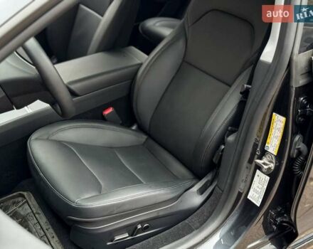 Серый Тесла Модель 3, объемом двигателя 0 л и пробегом 12 тыс. км за 31999 $, фото 12 на Automoto.ua